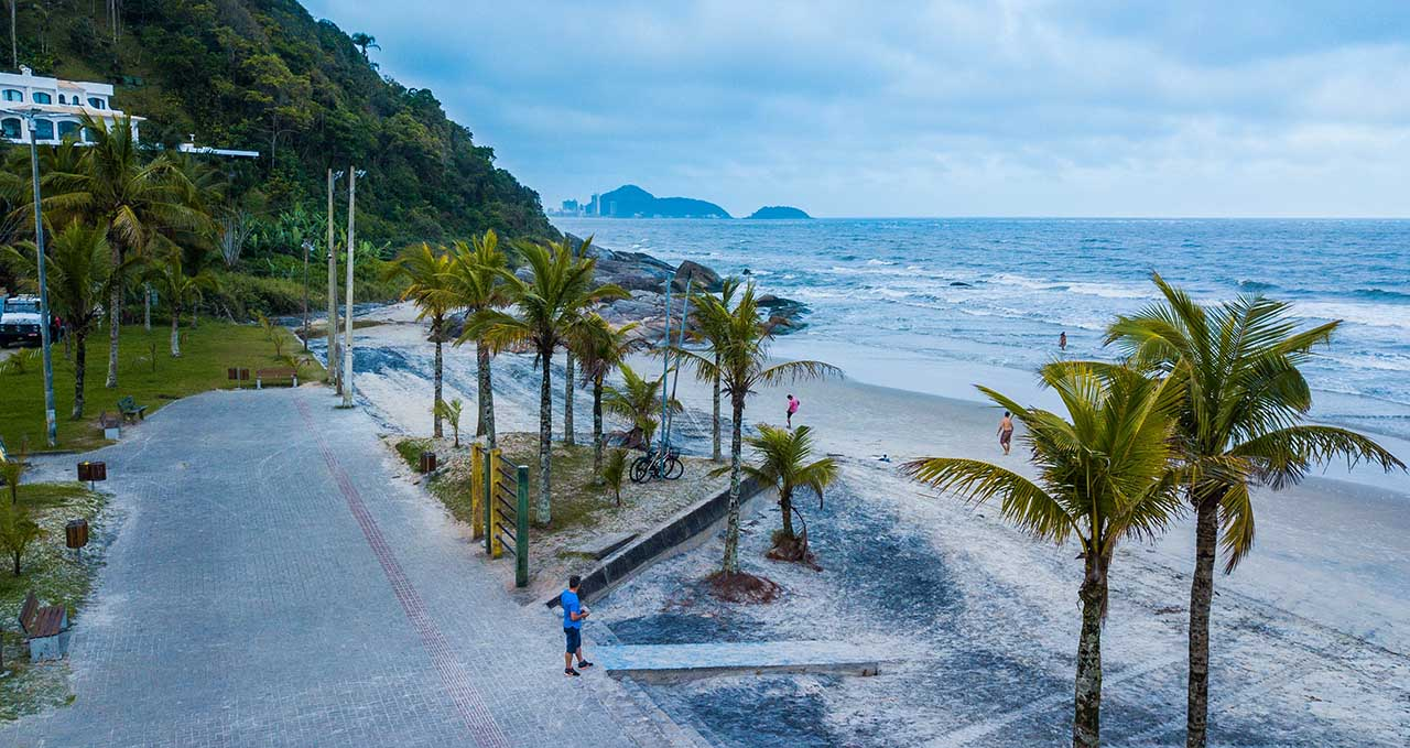 Imagem aerea da praia das pedras de Guaratuba